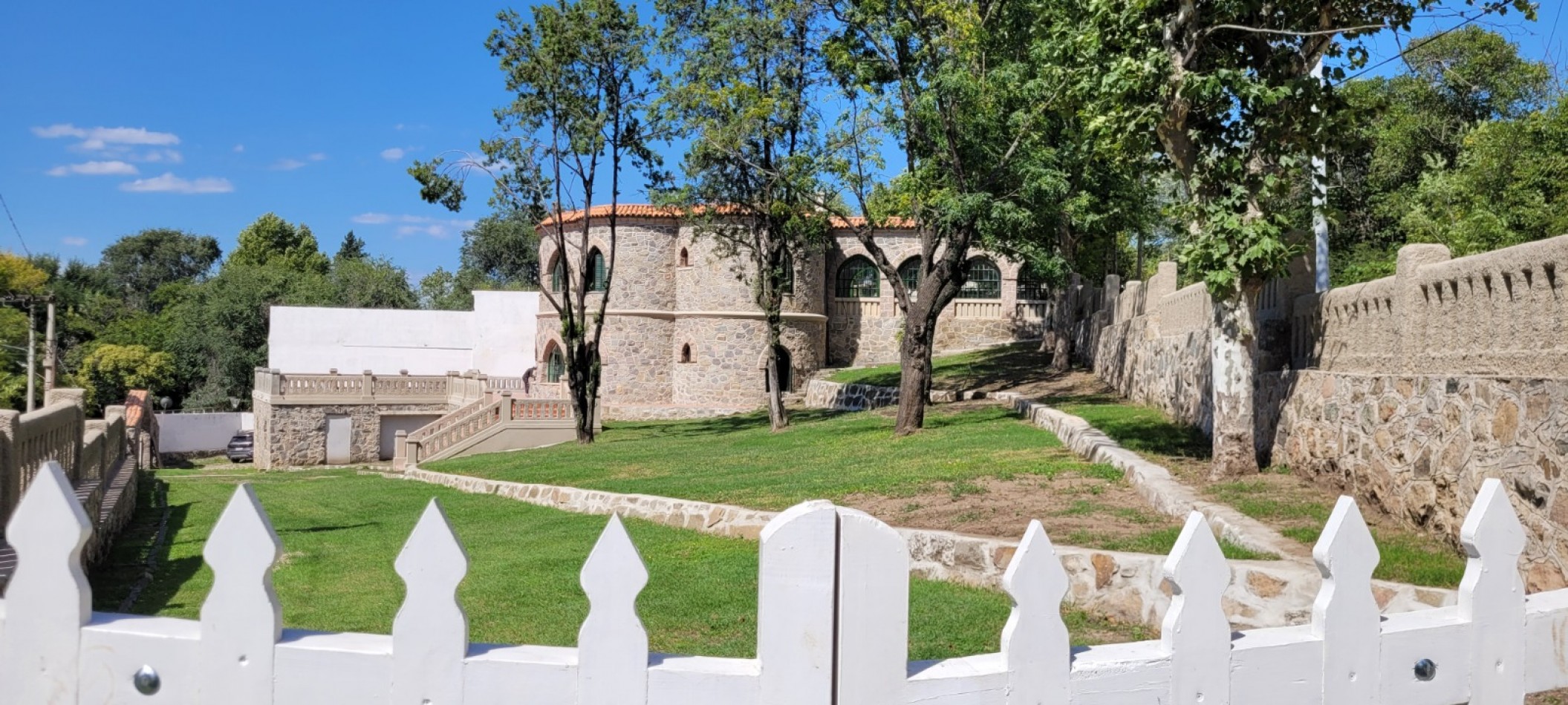 Residencia de piedra con caracter unico en el corazon del Valle de Punilla.