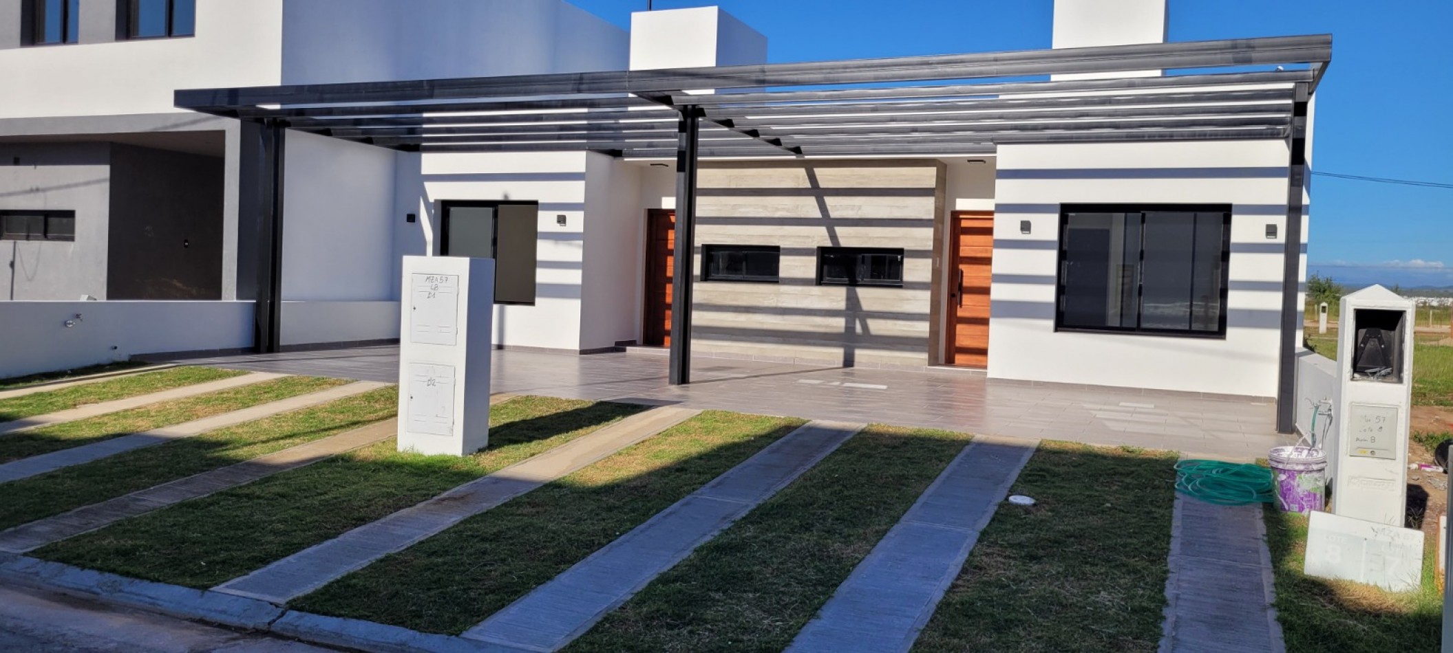Duplex en Campos de Manantiales.