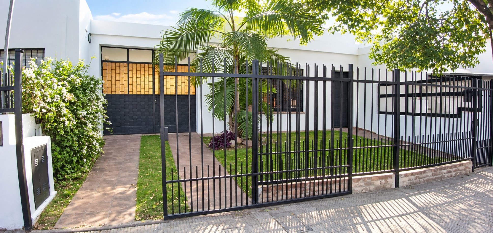 Se Vende Casa PH en Barrio Rosedal
